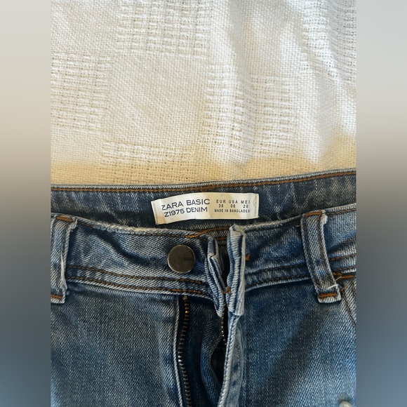 Zara Basic Denim Blue Jeans with Pearls - Picture 3 of 5